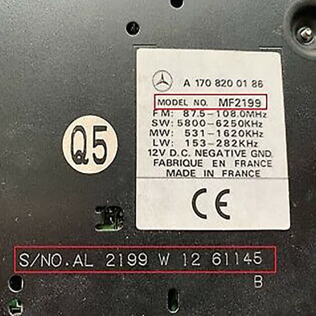 Mercedes-Benz magnetolos etiketė ir serijos numerio pavyzdys 2