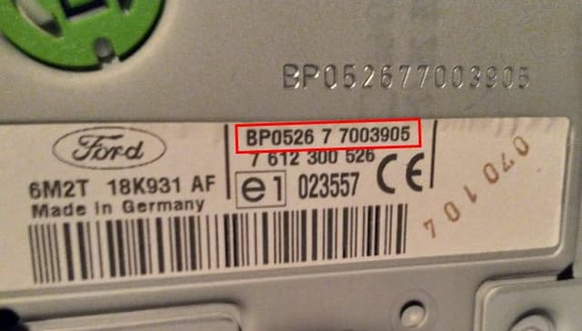Mercedes-Benz magnetolos etiketė ir serijos numerio pavyzdys 4