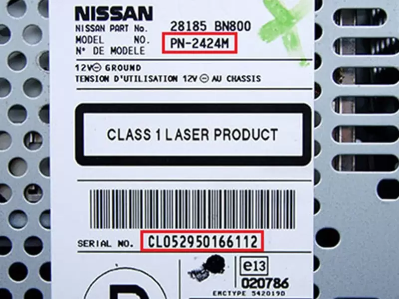 Nissan magnetolos etiketė ir serijos numerio pavyzdys 7