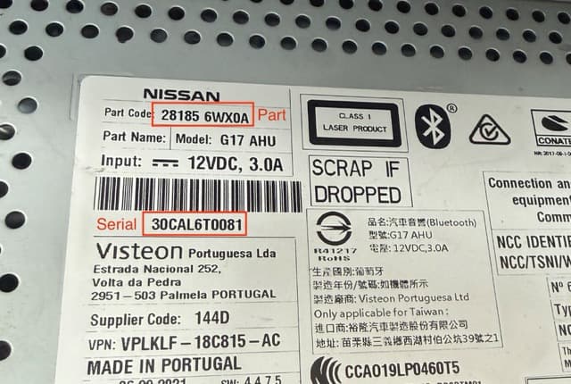 Nissan magnetolos etiketė ir serijos numerio pavyzdys 8