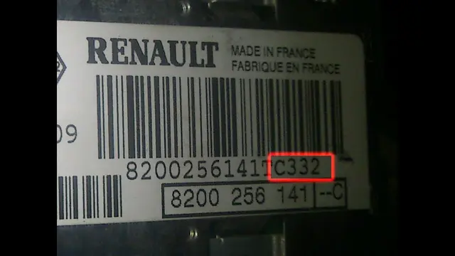 Renault magnetolos etiketė – C332 pre-code pavyzdys